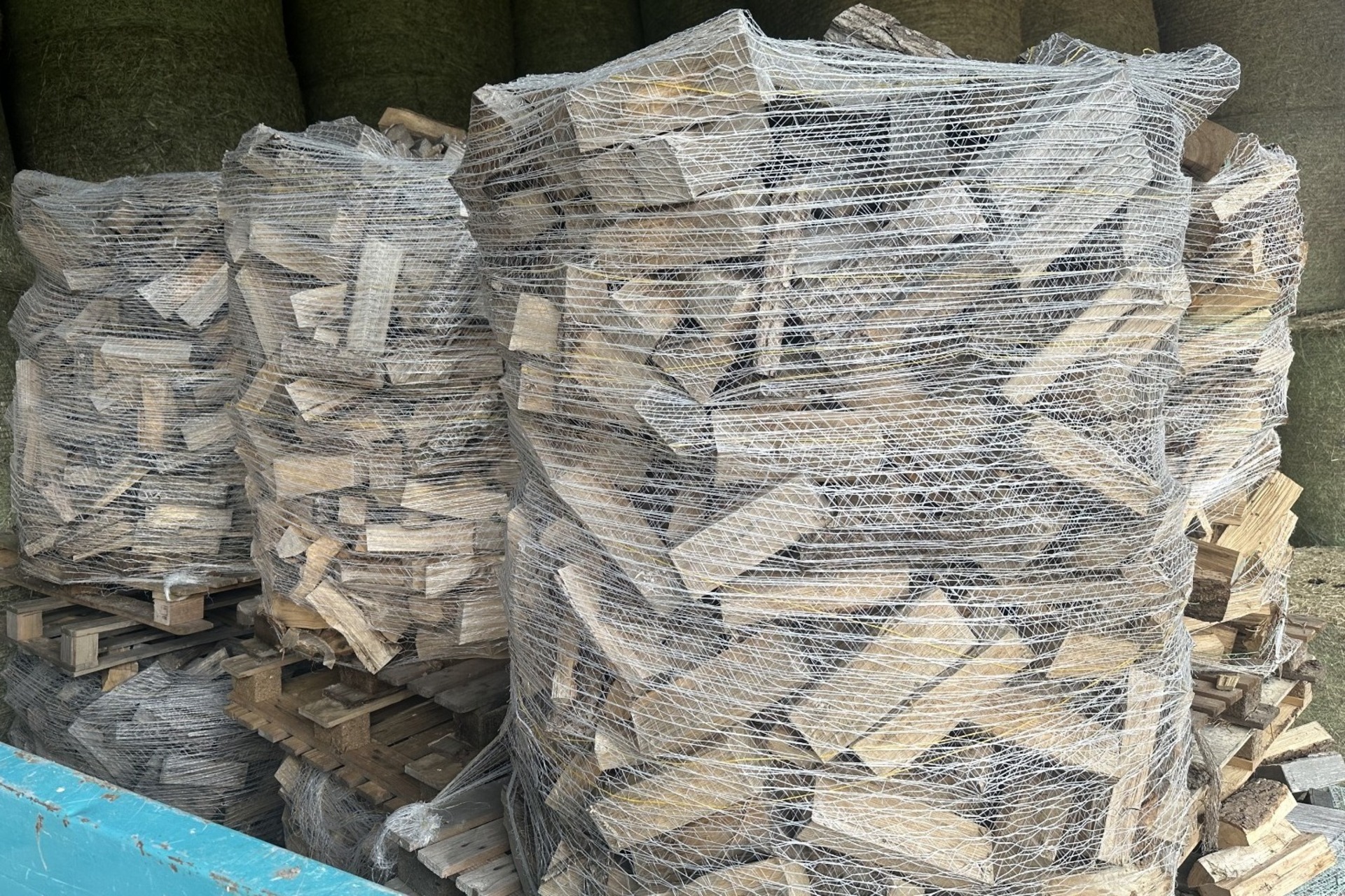 Brennholz lose auf Palette